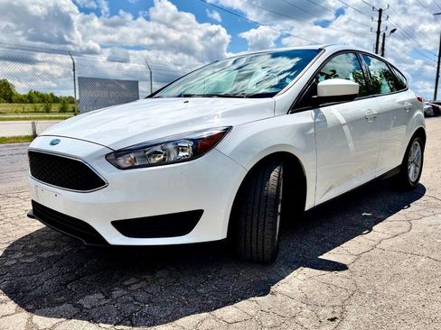 Used 2018 Ford Focus SE FWD image 6