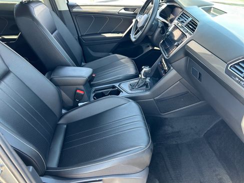 Certified 2022 Volkswagen Tiguan SE image 18