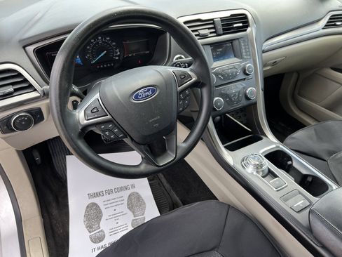 Used 2018 Ford Fusion SE FWD image 19