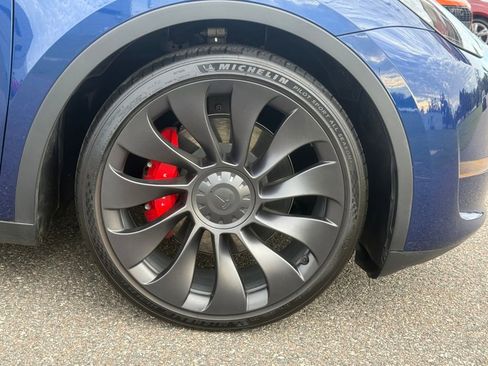 Used 2023 Tesla Model Y Performance image 41