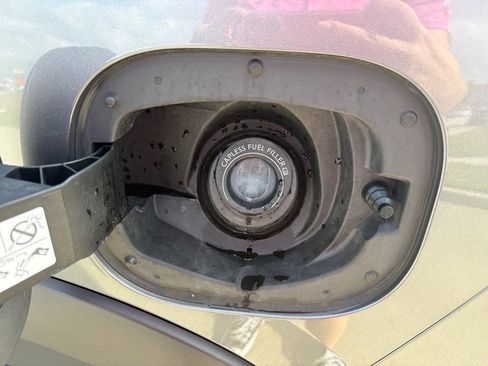 Used 2024 Nissan Pathfinder SV image 36