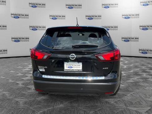 Used 2019 Nissan Rogue Sport S w/ Appearance Package AWD/4WD image 4