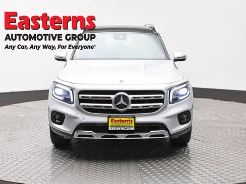 Used 2022 Mercedes-Benz GLB 250 4MATIC w/ Premium Package Lite image 2