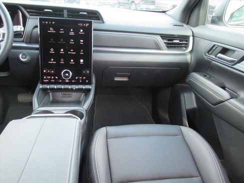 Used 2025 GMC Terrain Elevation w/ Elevation Premium Package AWD/4WD image 14