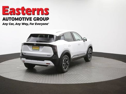 Used 2025 Nissan Kicks SV AWD/4WD image 40