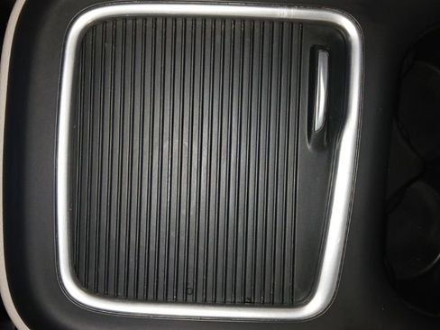 Used 2024 Chrysler Pacifica Touring-L FWD image 25
