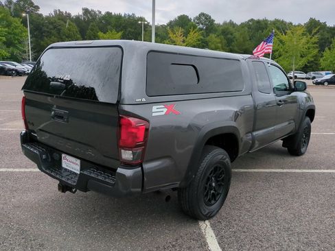 Used 2022 Toyota Tacoma SR w/ SX Package AWD/4WD image 4