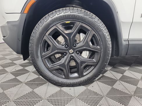 Used 2024 Rivian R1T Adventure Dual AWD/4WD image 9