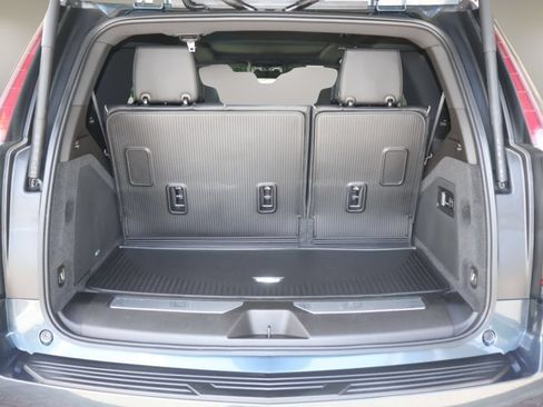 Used 2021 Cadillac Escalade Premium Luxury RWD image 16