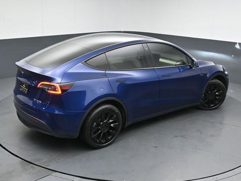 Used 2022 Tesla Model Y Long Range image 42