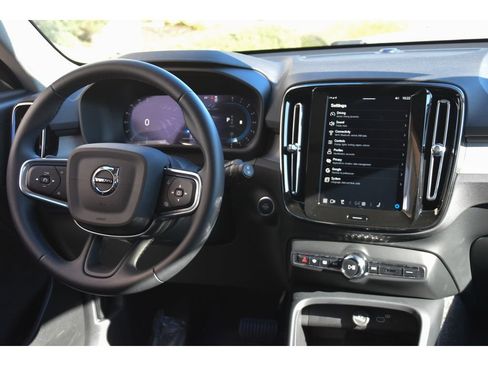 Certified 2025 Volvo XC40 B5 Core w/ Protection Package Premier image 17