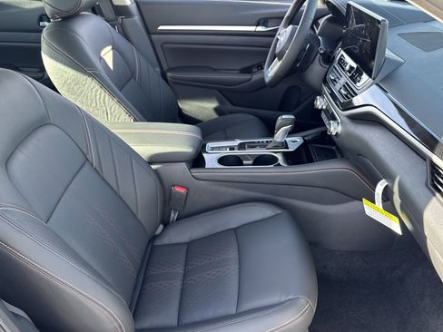 New 2025 Nissan Altima 2.5 SR w/ SR Premium Package image 18