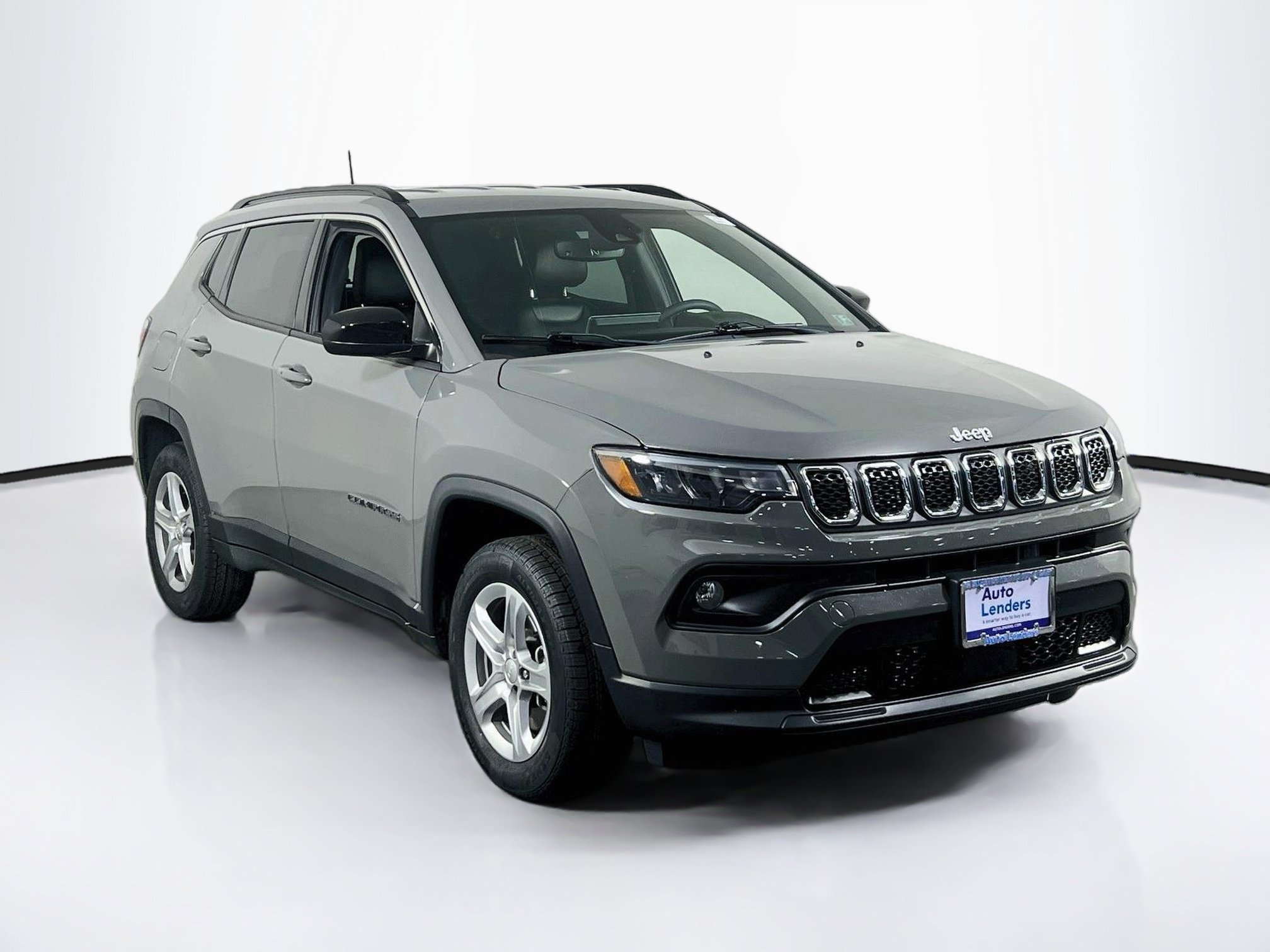 Used 2023 Jeep Compass Latitude w/ Convenience Group AWD/4WD image 3