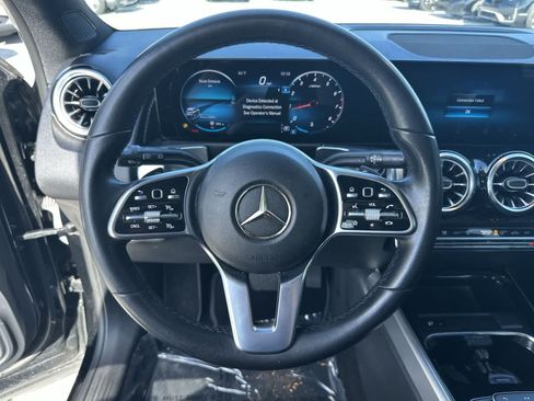 Used 2022 Mercedes-Benz GLB 250 4MATIC image 18