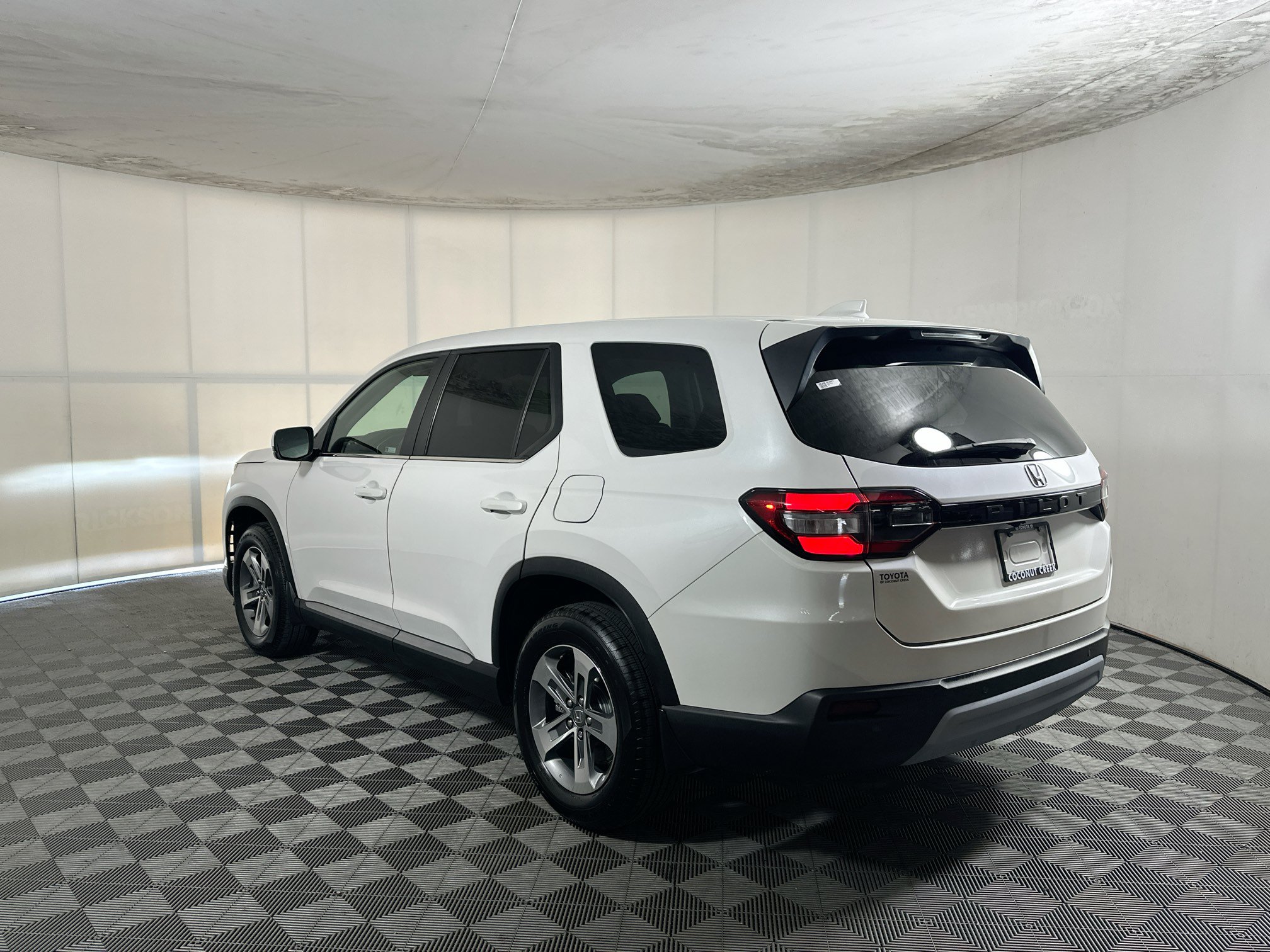 Used 2023 Honda Pilot EX-L image 5