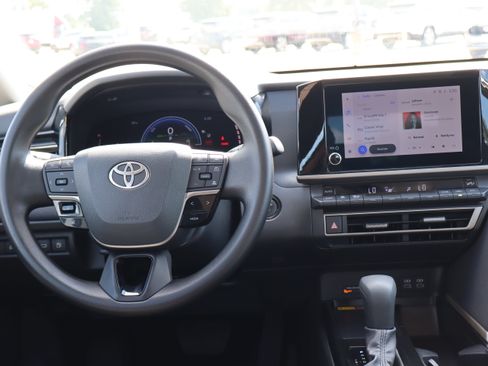 Used 2025 Toyota Camry LE FWD image 13