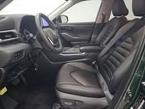 Used 2025 Toyota Highlander LE FWD image 7