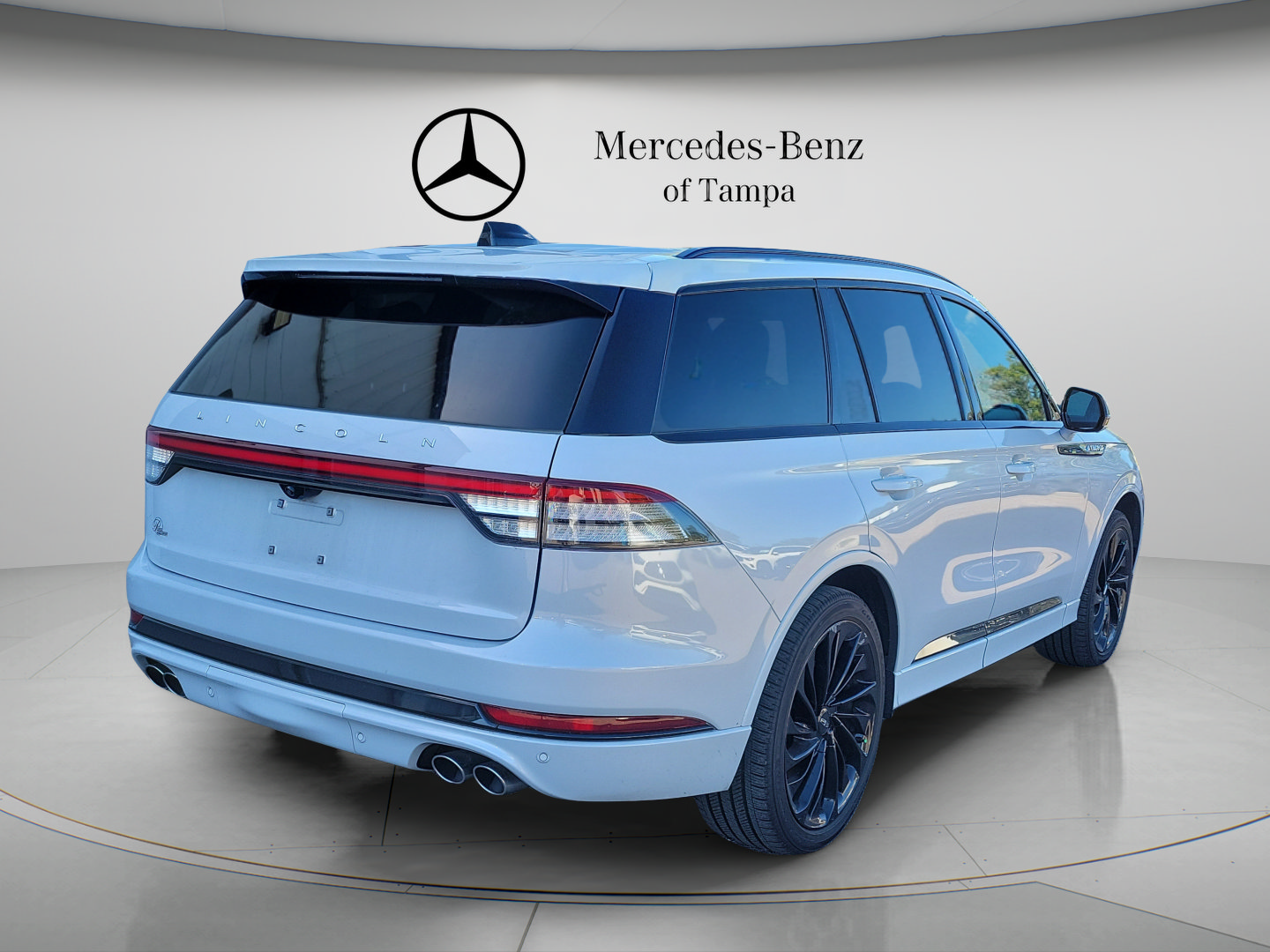 Used 2025 Lincoln Aviator Reserve w/ Equipment Group 201A AWD/4WD image 3