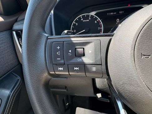 Used 2021 Nissan Rogue SV FWD image 17