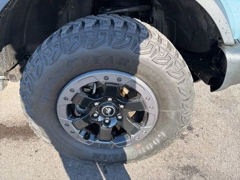 Used 2022 Ford Bronco Badlands image 3