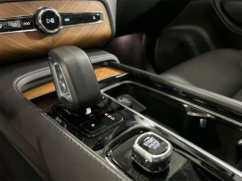 Certified 2024 Volvo XC90 B5 Plus w/ Protection Package Premier image 19