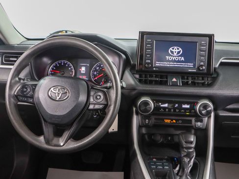 Used 2021 Toyota RAV4 LE image 17