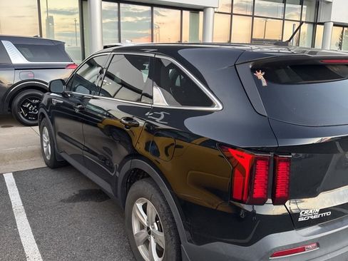 Used 2023 Kia Sorento LX image 5