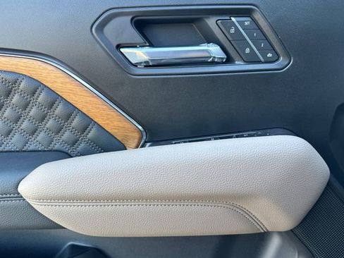 New 2026 GMC Canyon Denali w/ LPO, Denali Black Edition image 11