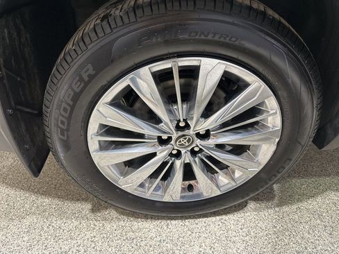 Certified 2024 Toyota Grand Highlander Platinum image 22