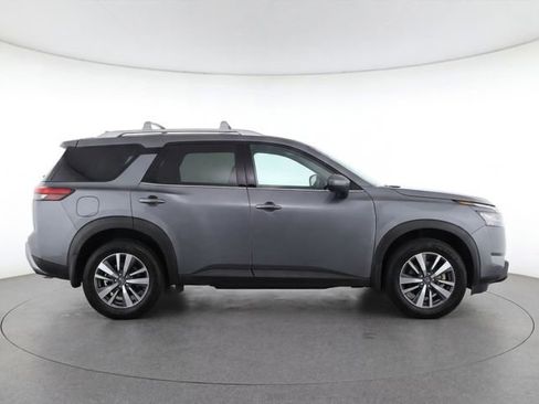 Used 2023 Nissan Pathfinder SL w/ Black Appearance Package FWD image 8