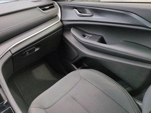 Used 2023 Jeep Grand Cherokee L Laredo RWD image 17