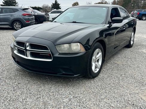 Used 2013 Dodge Charger SE image 1