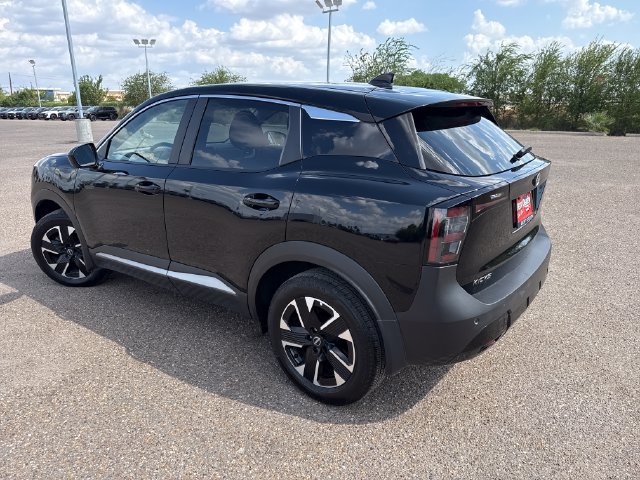 Used 2025 Nissan Kicks SV AWD/4WD image 5