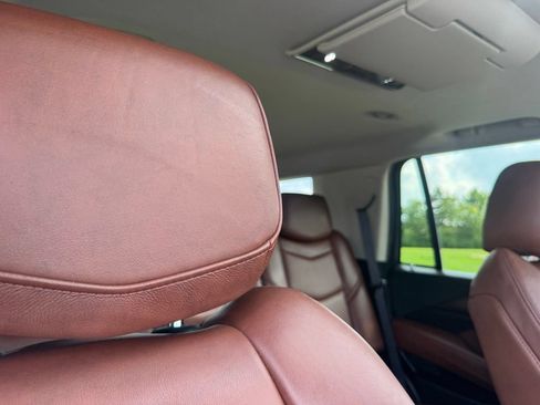 Used 2020 Cadillac Escalade Premium Luxury w/ Escalade Sport Edition AWD/4WD image 31