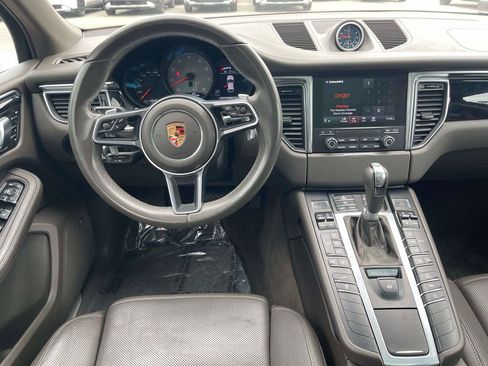 Used 2017 Porsche Macan S image 2