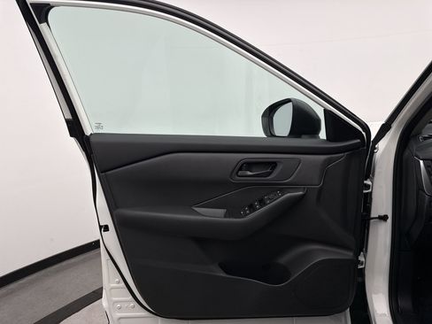 Used 2026 Nissan Rogue S image 9