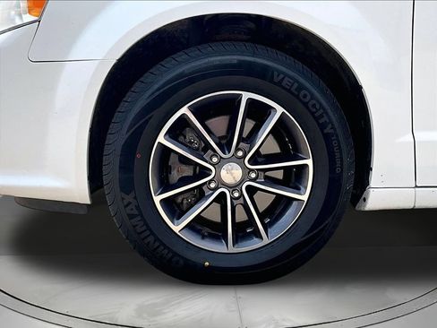 Used 2017 Dodge Grand Caravan SXT FWD image 36