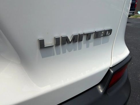 Used 2022 Jeep Cherokee Limited AWD/4WD image 37