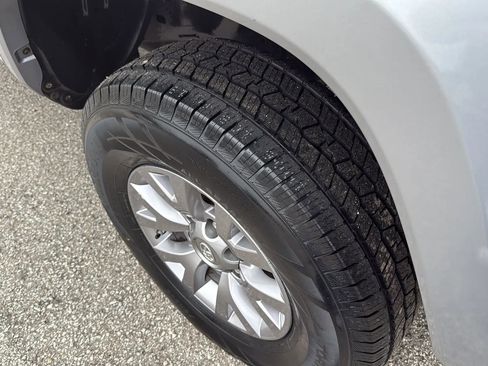 Used 2018 Toyota Tacoma SR5 image 9