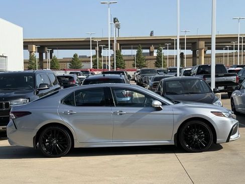 Used 2024 Toyota Camry XSE FWD image 3