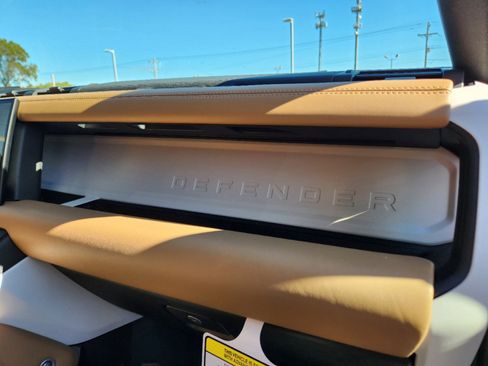 New 2025 Land Rover Defender 110 X-Dynamic SE image 13