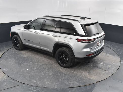 New 2026 Jeep Grand Cherokee Altitude AWD/4WD image 32