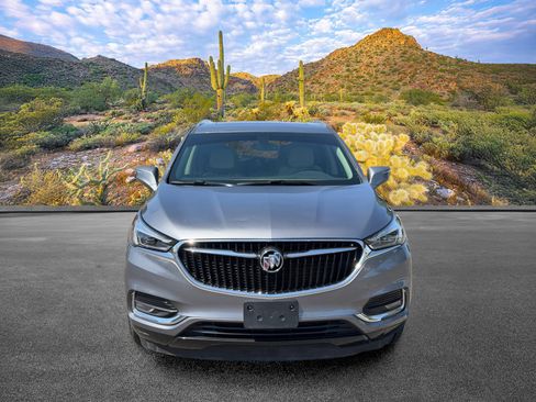 Used 2018 Buick Enclave Essence AWD/4WD image 5