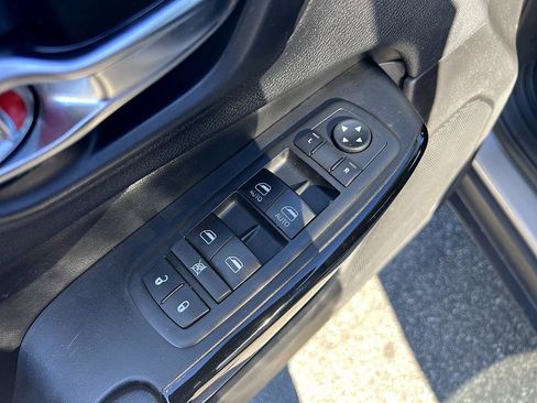 Used 2019 Jeep Cherokee Latitude Plus image 10