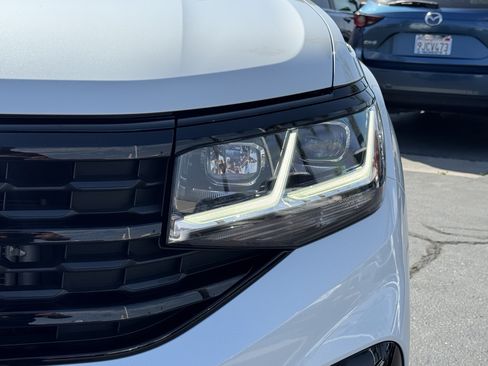 Used 2023 Volkswagen Atlas Cross Sport SEL R-Line AWD/4WD image 8