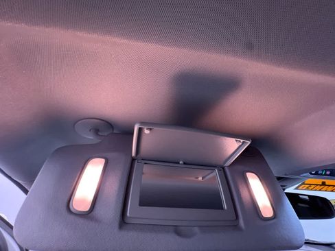 Used 2023 GMC Acadia SLE w/ Driver Convenience Package image 31