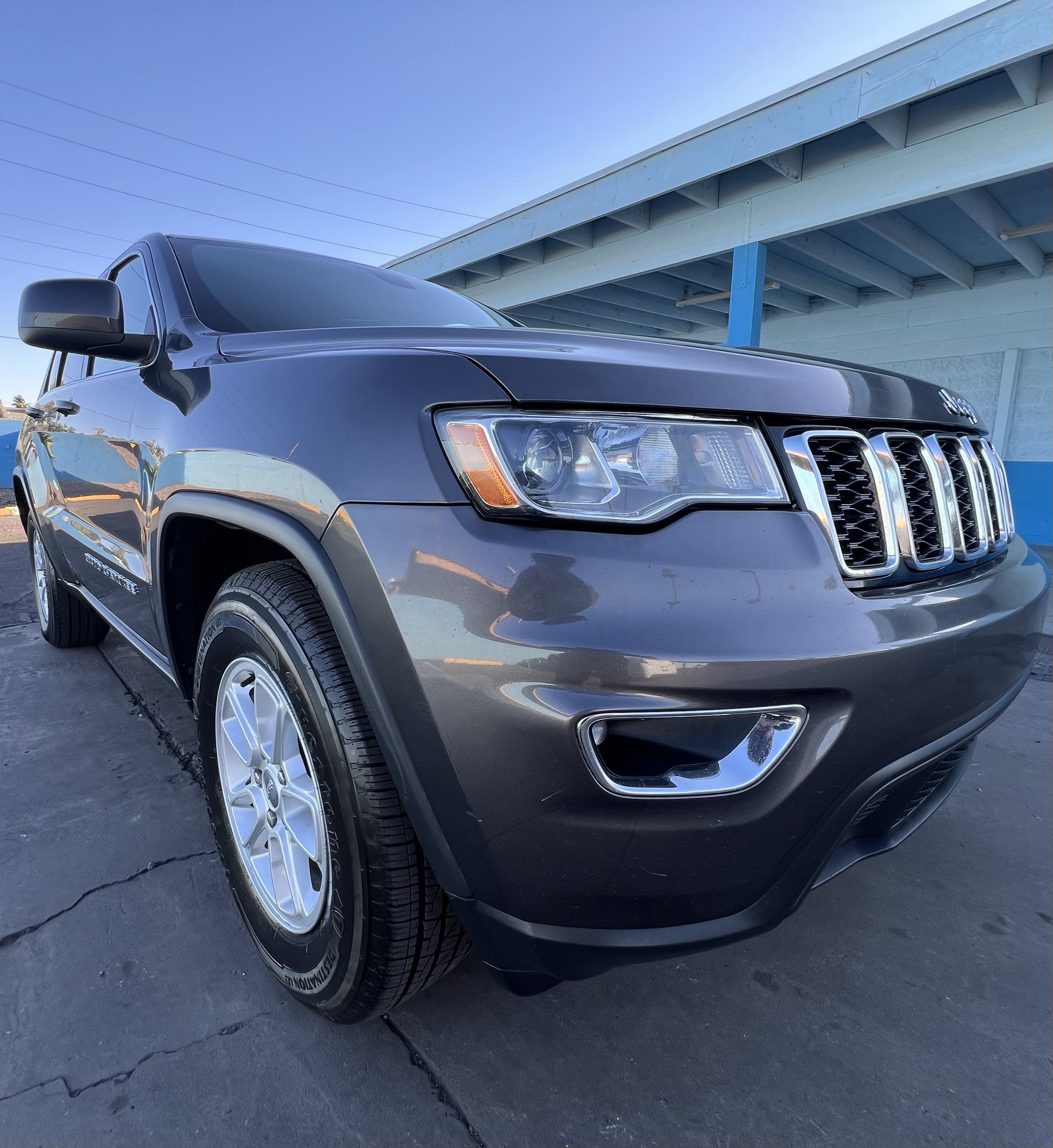 Used 2020 Jeep Grand Cherokee Laredo RWD image 1