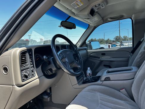 Used 2004 GMC Sierra 3500 SLE w/ Heavy-Duty Power Package AWD/4WD image 9