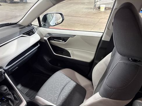 Certified 2025 Toyota RAV4 XLE AWD/4WD image 29
