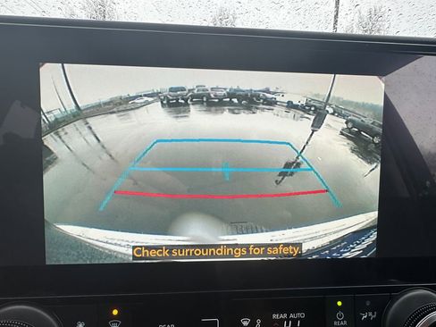 Certified 2023 Toyota Highlander XLE image 18